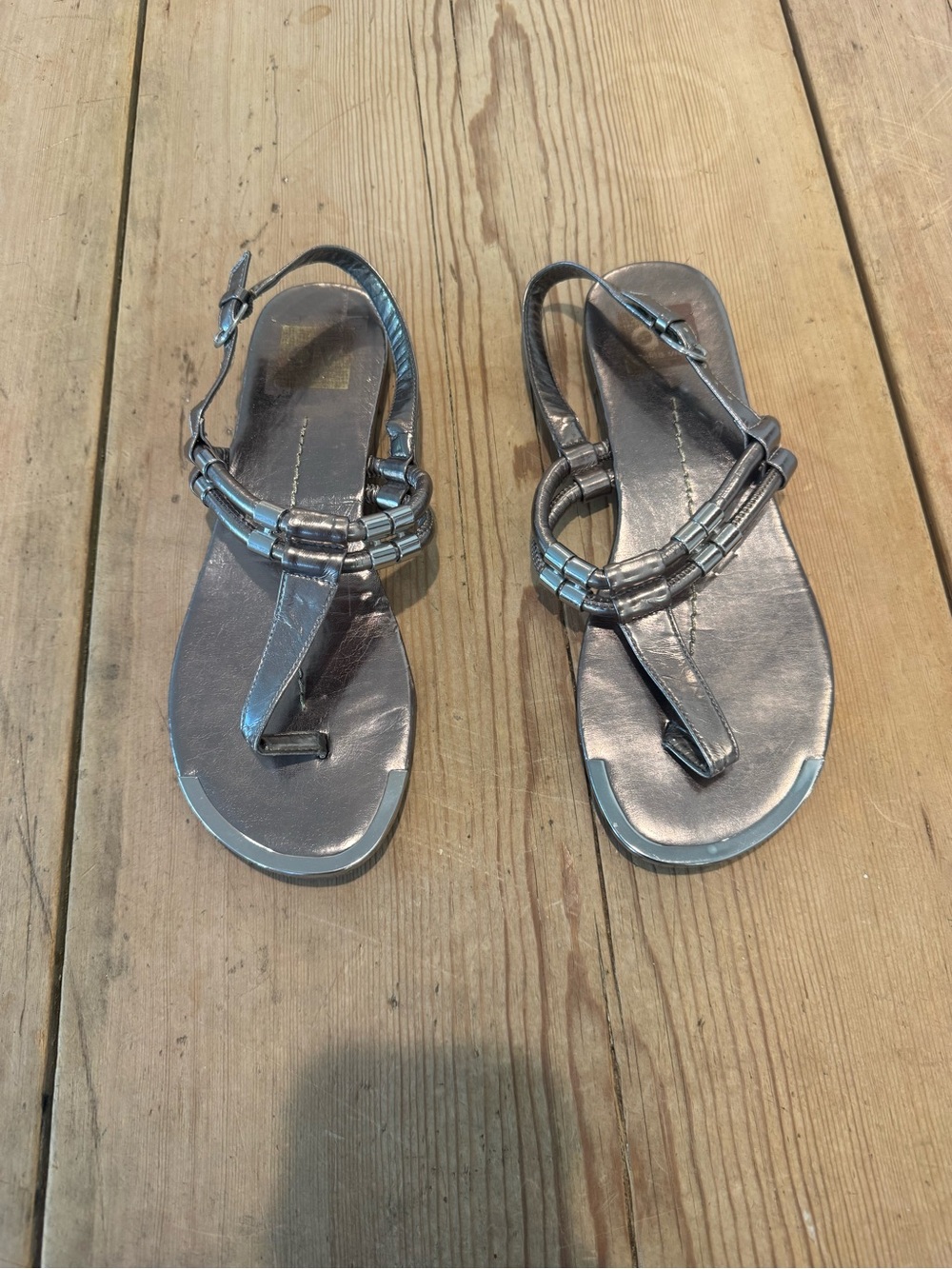 Dolce Vita Silver thong sandal with metallic detail size 7